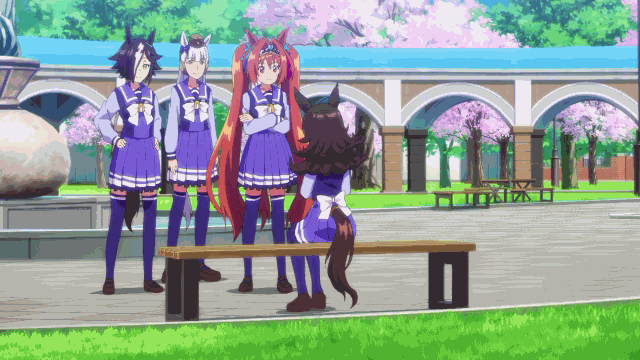 Rice Shower effectuant un mouvement de rotation sur un banc, et se lève en courant